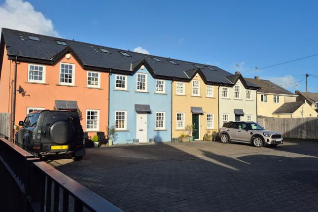 3 bed property, in Eastgate Court, £450,000
