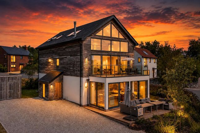6 bed property, in Silverlake, £1,100,000