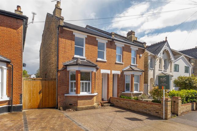 3 bed property, in Ellerton Road, £895,000