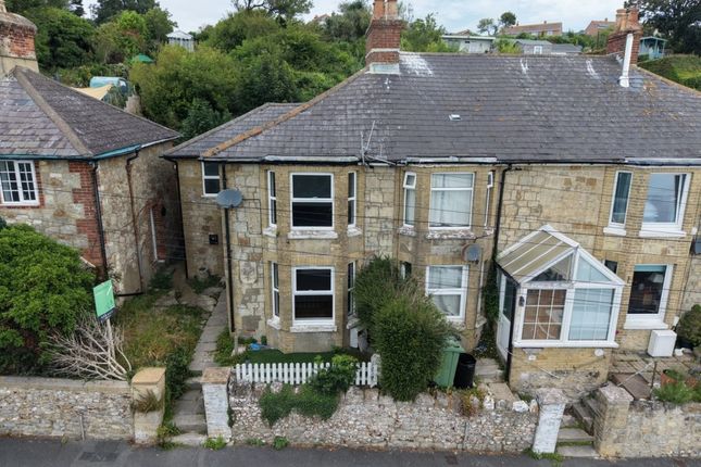 2 bed property, in 38 Ocean View Road, £80,000