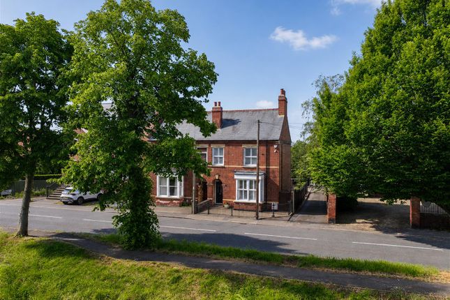 4 bed property, in Cowbit Road, £295,000