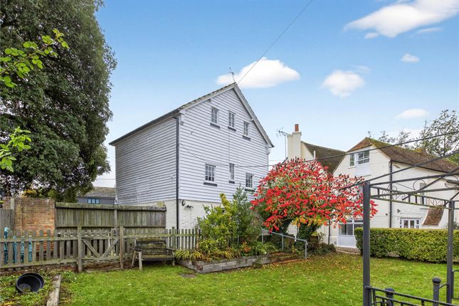 4 bed property, in Lynsted Lane, £475,000
