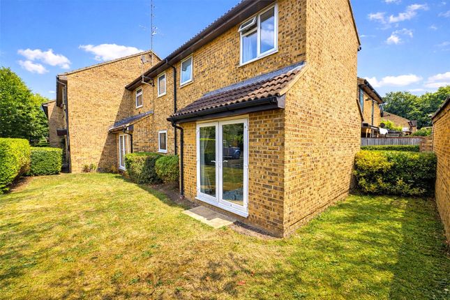 1 bed property, in Northcote Road, £216,000