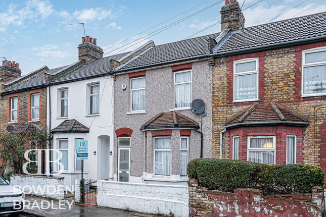 2 bed property, in Harvey Road, £375,000