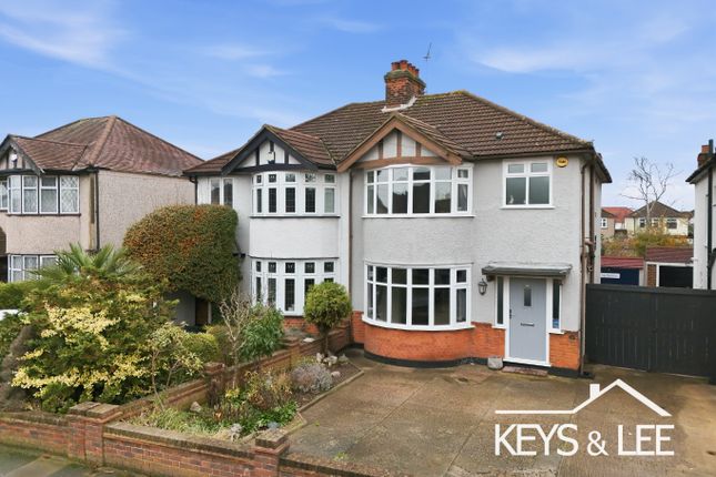 3 bed property, in Pettits Lane, £575,000