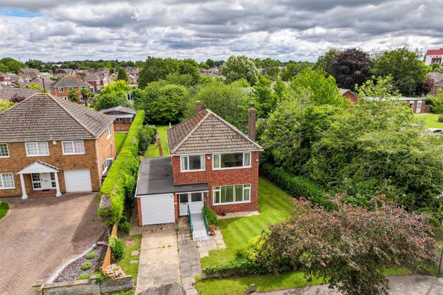 3 bed property, in Woolram Wygate, £235,000