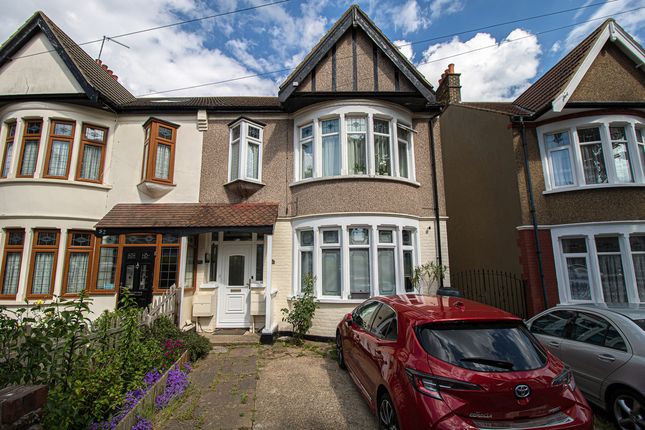 1 bed property, in Cheltenham Road, £180,000