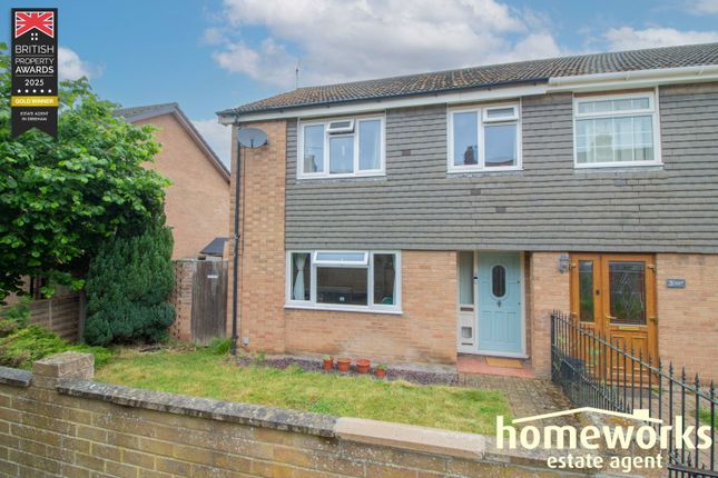 3 bed property, in Churchill Court, £200,000