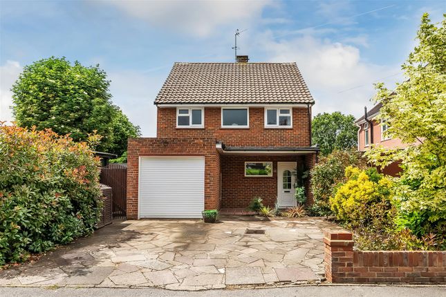 3 bed property, in Mole Road, £685,000