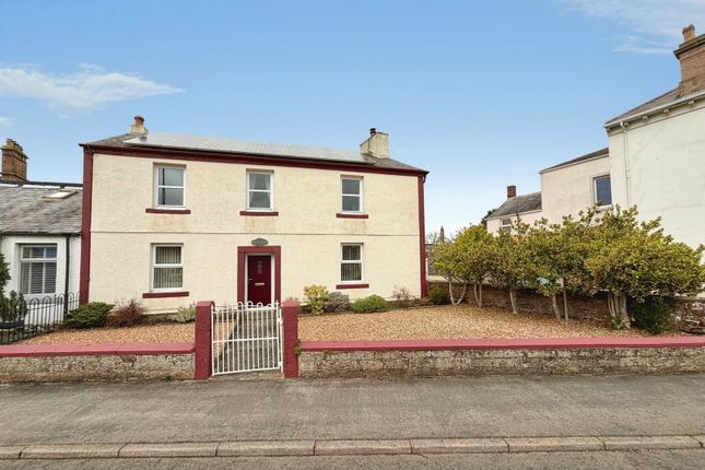 3 bed property, in Holly House, £300,000
