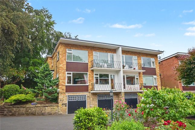 2 bed property, in 1 Woodlands Court, £175,000