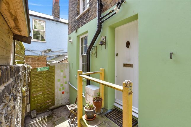 2 bed property, in East Cliff, £160,000