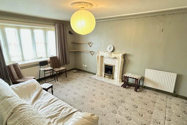 2 bed property, in Drake Head Lane, £165,000