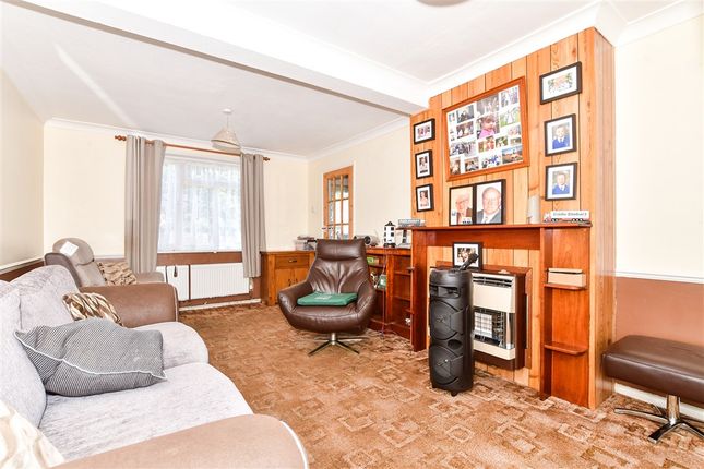 3 bed property, in Horseshoes Lane, £375,000
