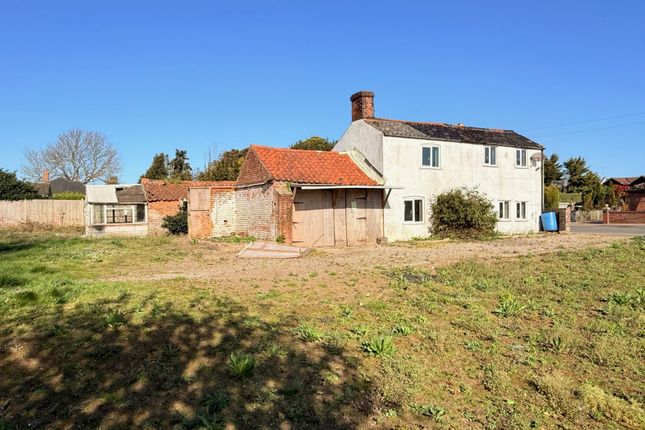3 bed property, in Yarmouth Road, £395,000