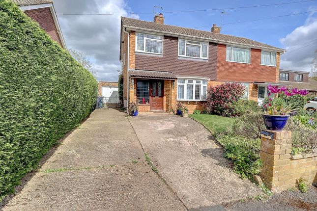 3 bed property, in Heath End Close, £550,000