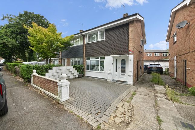 2 bed property, in Hayman Crescent, £449,950