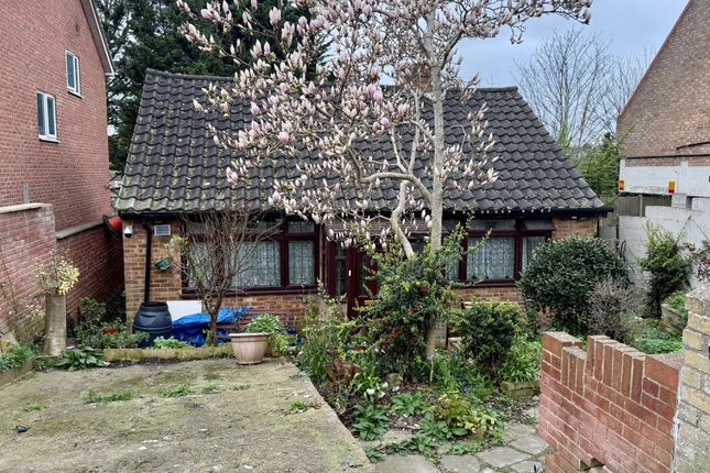 2 bed property, in 110 Upper Luton Road, £175,000