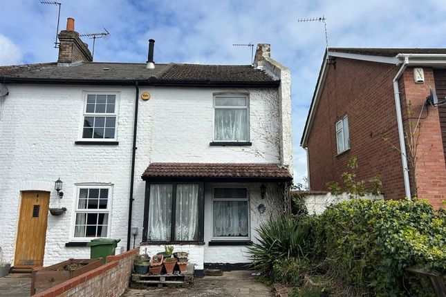 2 bed property, in Park Road, £250,000