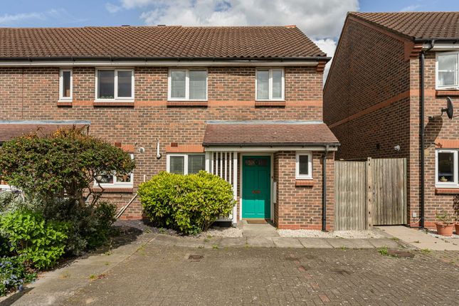 2 bed property, in Brunel Road, £525,000