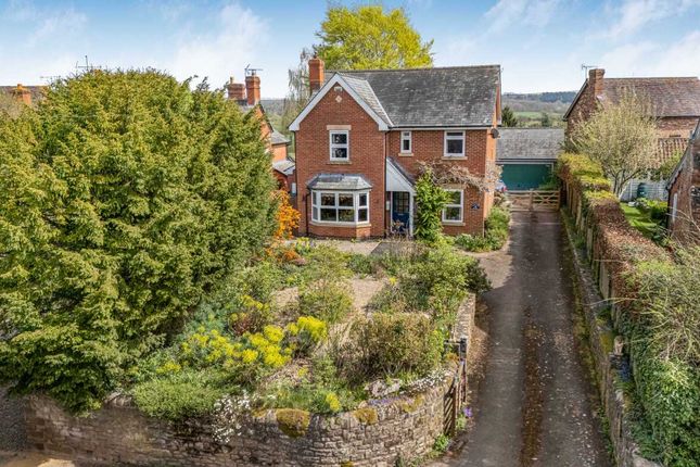 4 bed property, in Oakley House, £525,000