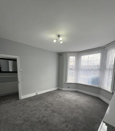 3 bed property, in London E12, £525,000