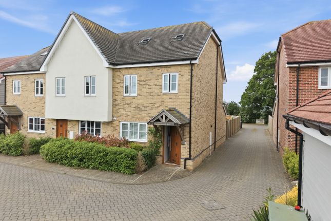 3 bed property, in Felsted, £475,000