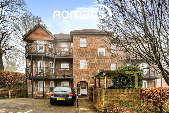 2 bed property, in Shrubbery Close, £200,000