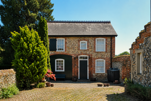 2 bed property, in The Great Churchyard, £550,000