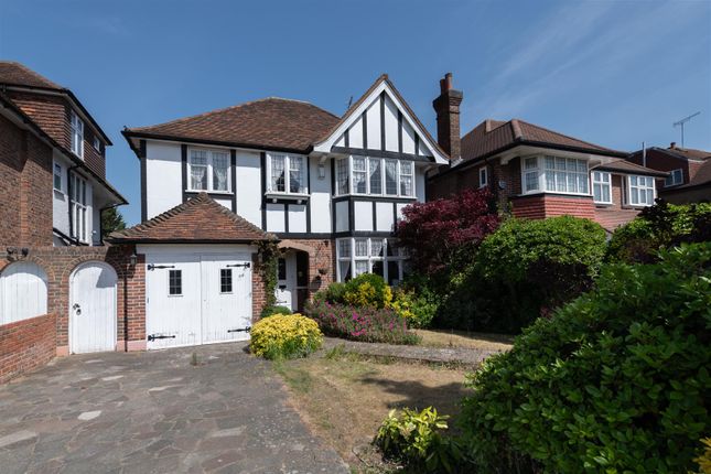 4 bed property, in Wynchgate, £1,150,000
