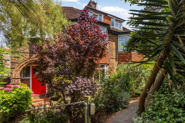 6 bed property, in Davigdor Road, £700,000