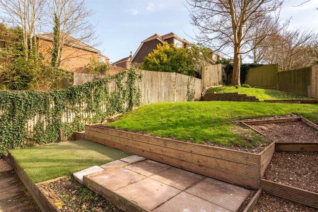 3 bed property, in Spears Walk, £500,000