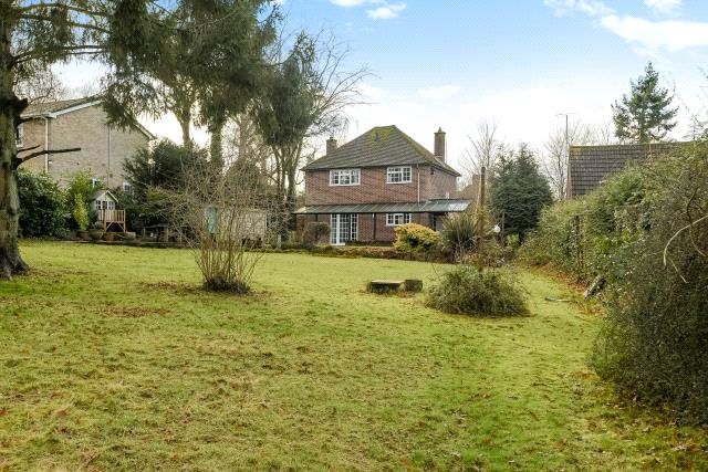 3 bed property, in Pyle Hill, £575,000