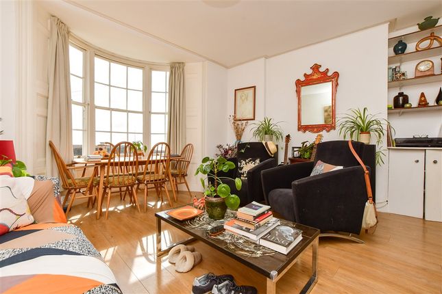 2 bed property, in Kent Terrace, £160,000