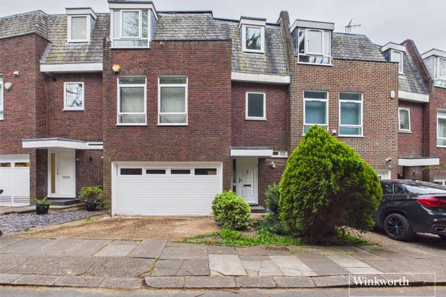 4 bed property, in Westchester Drive, £750,000