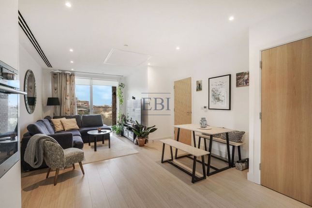 3 bed property, in Rainier Apartments, £400,000