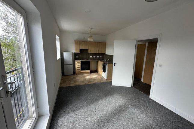 2 bed property, in Brickhouse Lane South, £84,995