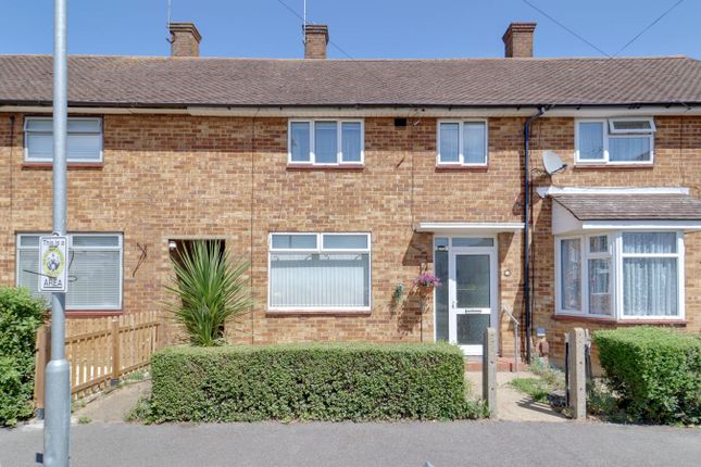 2 bed property, in Dene Path, £300,000