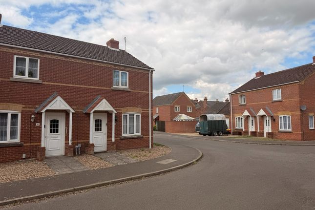 2 bed property, in Kings Court, £75,000
