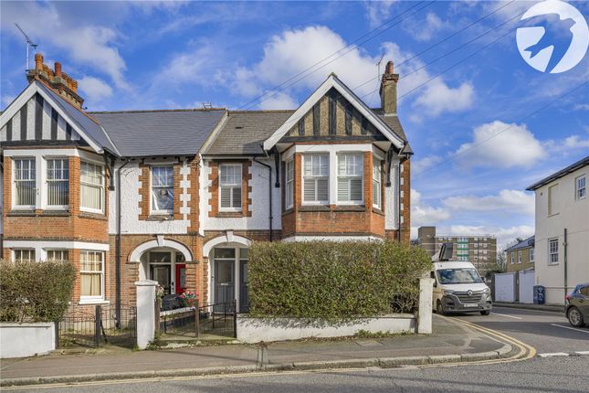 1 bed property, in Windmill Street, £170,000