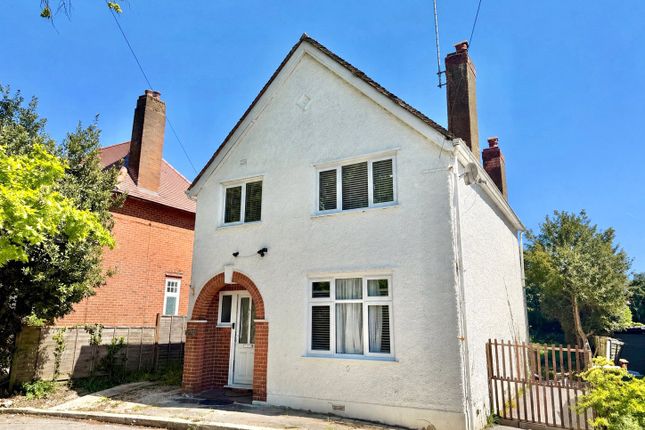 3 bed property, in Ayling Lane, £575,000