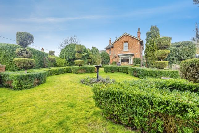 4 bed property, in Victoria Street, £585,000