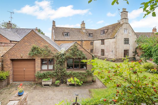 8 bed property, in Chapel Street, £975,100