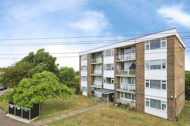 2 bed property, in Fletching Road, £165,000