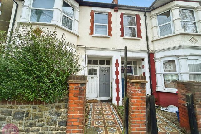 2 bed property, in Beedell Avenue, £240,000