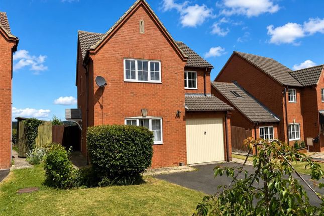 4 bed property, in Bramley Orchards, £359,950