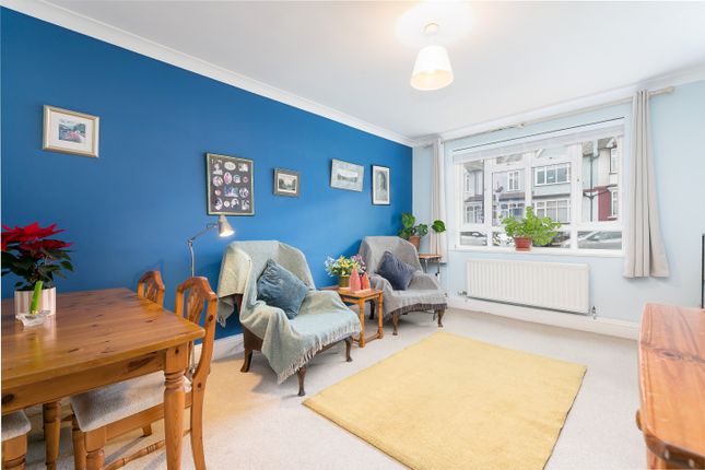 2 bed property, in Valley Road, £350,000