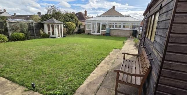 Studio, in Mercury Drapery Common, £375,000