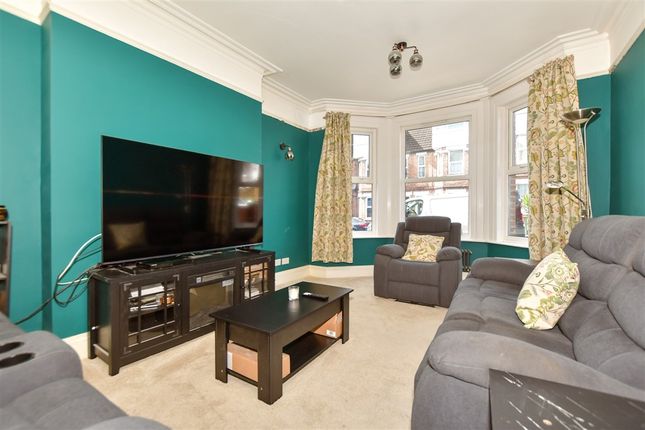 3 bed property, in Linden Crescent, £325,000