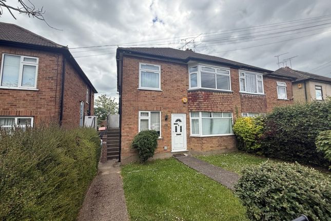 2 bed property, in 100A Doddinghurst Road, £190,000